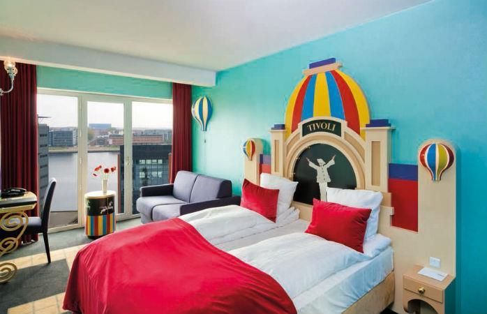 TIVOLI HOTEL, KÖÖPENHAMINA, TANSKA Tivoli Hotelin huoneissa on tyylikkään iloinen tunnelma.