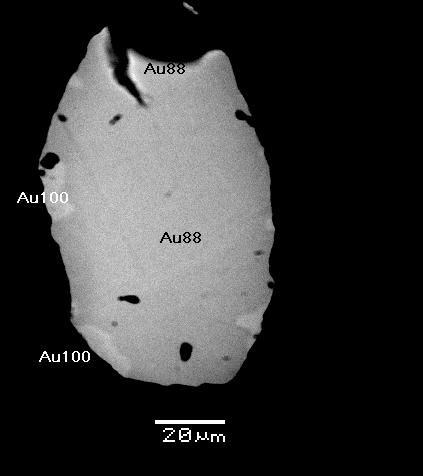 GEOLOGIAN TUTKIMUSKESKUS Uunimäki, malmimineralogia 6 2.4 Pintahietutkimus Rikasteista tehtiin viisi epoksinappia, jotka FT Kari Kojonen tutki alustavasti mikroskoopilla.