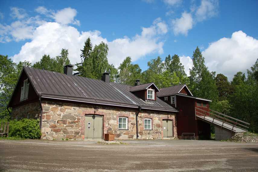6 Galleria Pihatto, Valtakatu 80 Pappilan Pihaton toiminta on yleinen kulttuuritoimi sekä Etelä-Karjalan Taiteilijaseuran toteuttaman yhteis toiminnan tulosta.