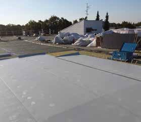 Ympäristövaikutukset - Keveys - Helppo asennus - Vähäinen huollontarve Jos katon vedeneristys on hyvin suunniteltu ja toteutettu