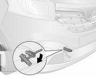 Vetäminen Auton hinaaminen Hinaussilmukka on auton työkaluissa 3 181. Irrota suojus sopivalla työkalulla.