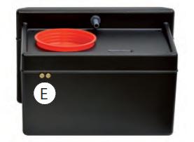 Laitteen toiminta lauhdepumpulla (valinnainen) Lauhdevesisäiliö, jossa on integroitu pumppu, on kaksi magneettista kärkeä [E] säiliön takaosassa sähköliitäntää varten.