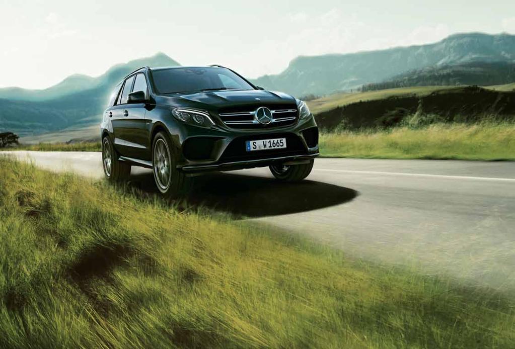 12 Mestariteos pyörien päällä Vaikuttavan erilainen: Mercedes-AMG GLE 43 4Matic on portti Driving Performance -maailmaan. Sen ajettavuus ja poikittaisdynamiikka on viritetty huippuunsa.