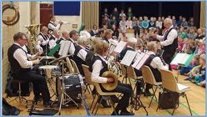Instrumentaalimusiikkia käsittävässä konsertissa kuullaan kappaleita Tikanmäen kolmelta maisemakuvateemalliselta albumilta sekä joitain Kaurismäkien elokuvien sävelteemoja uudelleen sovitettuina.