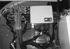 4 Komfort-hallintalaite 4. Yleiskuvaus Komfort-hallintalaite Suurpaalaimen elektroniikkavarustukseen kuuluvat tietokone, hallintalaite sekä ohjaus- ja toimintaelementit.