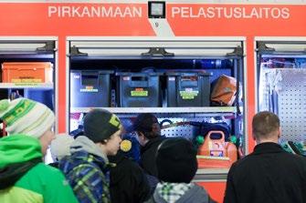 Hallitus 22.02.2015 9/15 4.3. Vierailu paloasemalle Osallistujat: 8 sudenpentua, 10 seikkailijaa, 5 tarpoja, 4 samoajaa, 1 vaeltaja, 5 aikuista. yht.