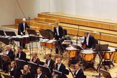 2007 Yliopiston juhlasalissa päivälleen sama aika ja paikka kuin orkesterin ensimmäinen konsertti 125 vuotta aiemmin.