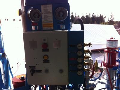 A-komponentin viskositeetti on 1300 mpa ja B-komponentilla 2400 mpa. Materiaaleilla on myös eri tiheydet. (9.