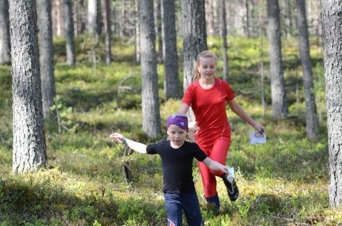 Laadukkaat kilpailujärjestelyt tuovat lapselle Onnistumisen ja pätevyyden tunteen Suunnistamisen ilon Turvallisen ja innostavan ilmapiirin Kannustusta