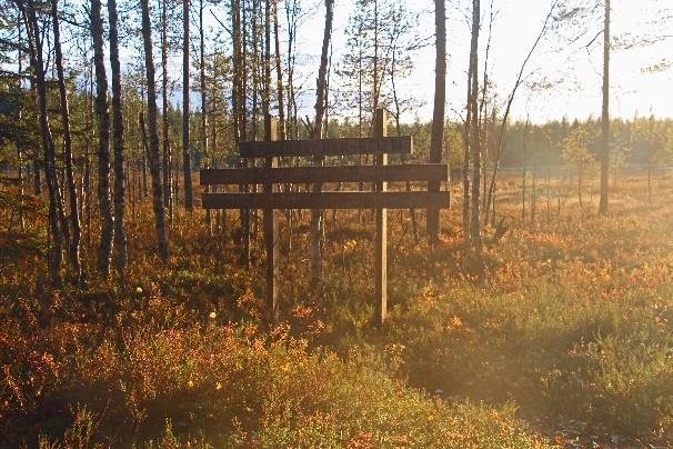 Seuraavassa risteyksessä Palolammen polku jatkuu suoraan, viitat Hiidenportti, Palolampi 3,4,