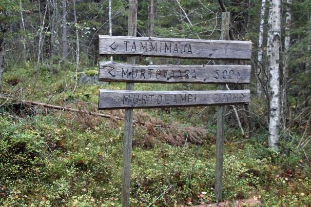 Ennen Murtovaaralle nousua on viitta Murtolampi 3,2, polku sinne on erittäin