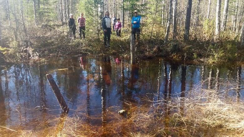 Yleiskompassisuunnasta pidettävä tarkka huoli tai kaivettava esiin GPS jos joskus.