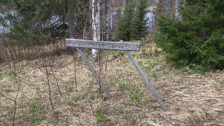 osoittaa taaksepäin.