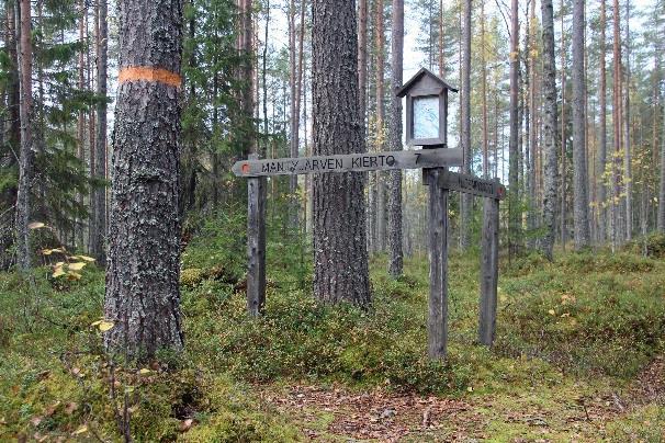 Etelänpuolinen käy välillä tiellä ylittämässä sillan.
