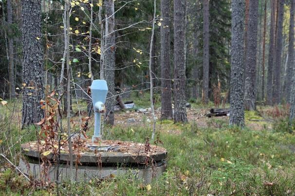 Länsipäässä polut yhtyvät kohdassa, jossa on viitat Mäntyjärven kierto 7