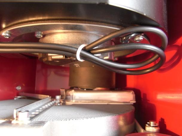 Roottorin puhdistus Kuivaimen roottori on puhdistettava paineilmalla tarvittaessa, kerran vuodessa tai käytön jälkeen.