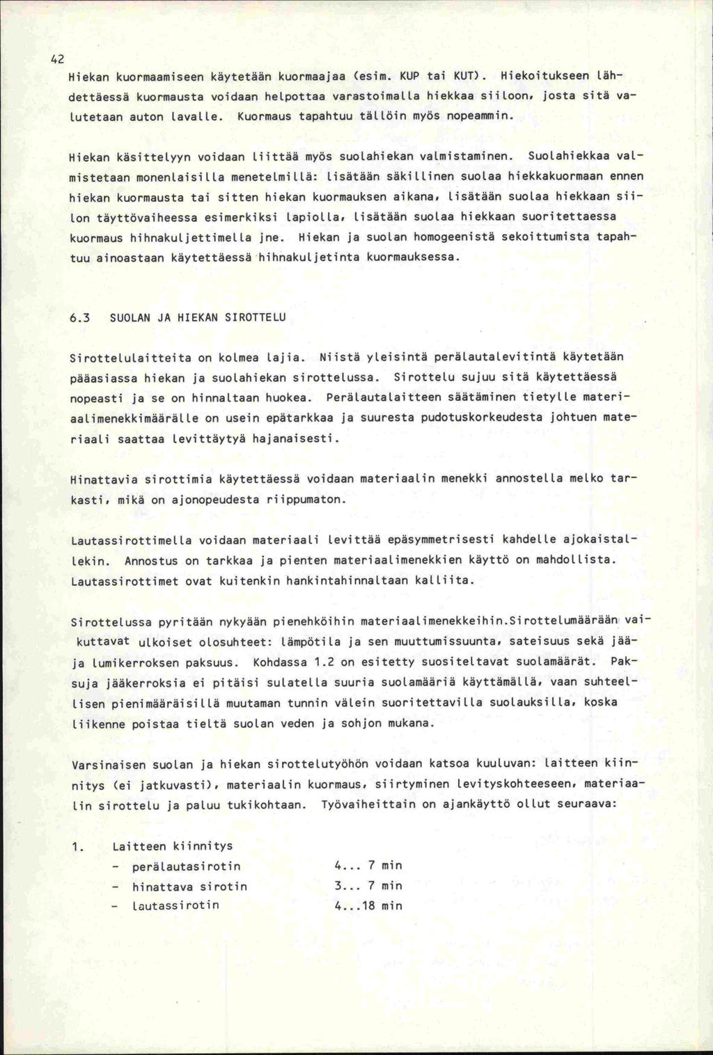 42 Hiekan kuormaamiseen käytetään kuormaajaa (esim. KUP tai KUT). Hiekoitukseen lähdettäessä kuormausta voidaan helpottaa varastoimalla hiekkaa siiloon, josta sitä val.utetaan auton lavalle.