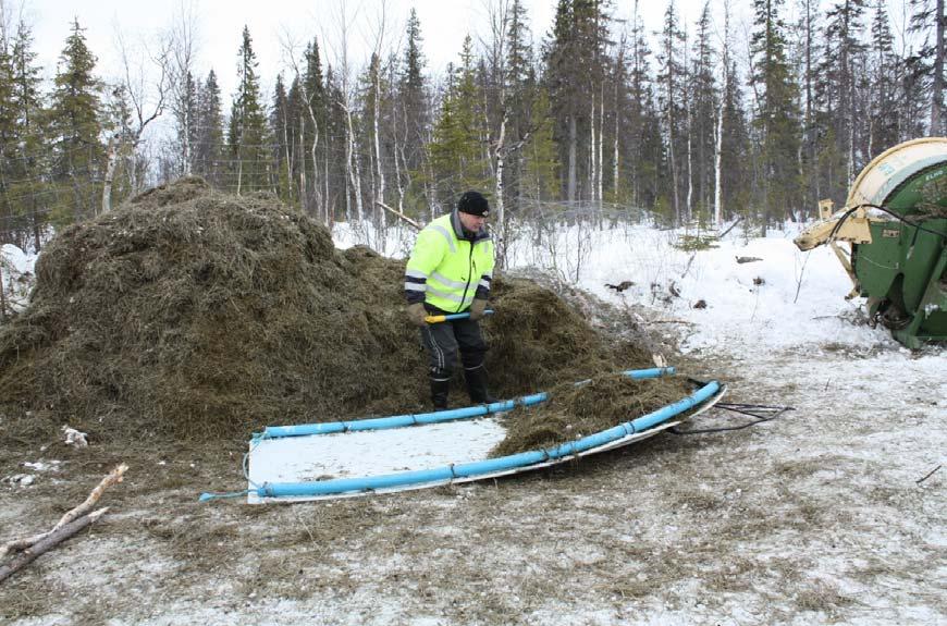 Moottorikelkan tai mönkijän perässävedettävät laitteet Kelkkojen ja mönkijöiden rekiä