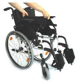 2 Kokoontaitto Kokoontaitettaessa: Jos pyörätuoli halutaan vielä pienempään kokoon, jalkatuet on irrotettava ennen kokoontaittoa (ks. kohta 5.