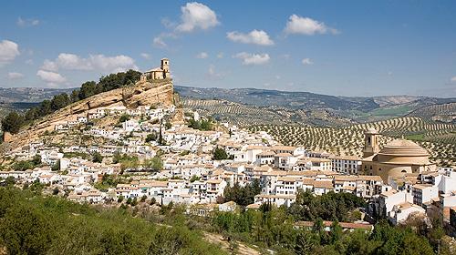 Monaque Fuengirola Park- hotellista on helppo ja halpaa matkustaa junalla lähialueen kohteisiin. Asema sijaitsee n.