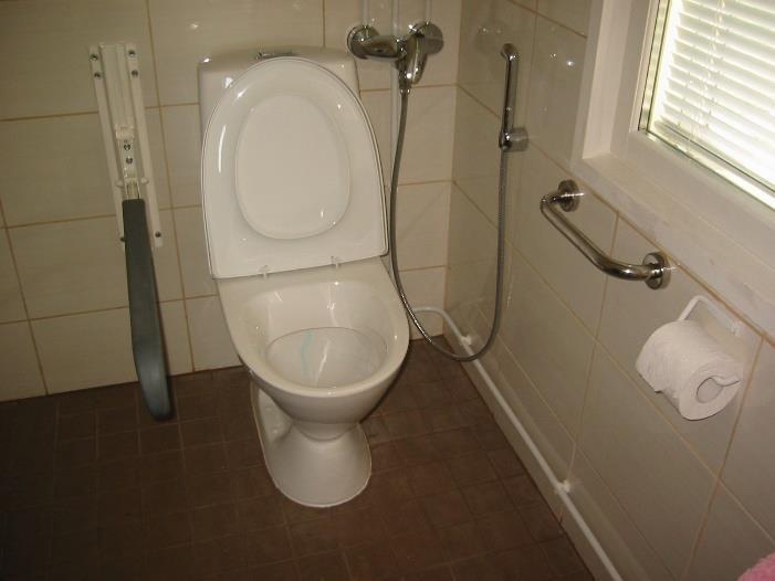 WC Riittävän tilava Korkea