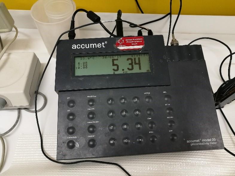 25 seurauksena massasta jäi jäljelle tuhka. Massoille saatiin selvitettyä edellä mainittujen standardien suorittamisen jälkeen massojen kemialliset koostumukset.