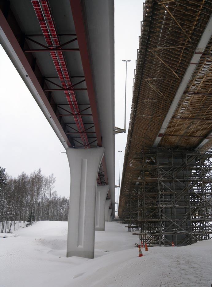 8 Hankeraportti 7, maaliskuu 2010 Hankeraportti 7, maaliskuu 2010 9 Sillat Kärki Muukko-osuuden sillanrakennustyöt ovat myös olleet talvitauolla joulusta lähtien.