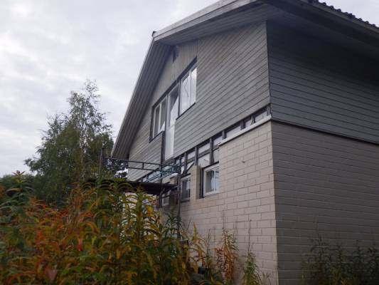 PARVEKKEET Suunnitelmien mukainen parveke on tekemättä.