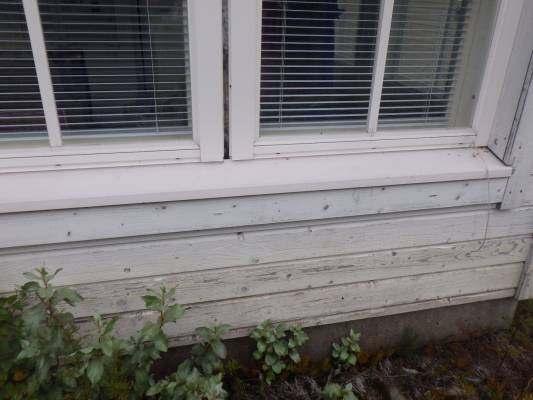 VESIPELLIT Rakoa havaittiin paikoin ikkunoiden vesipeltien ja ikkunoiden liittymäkohdissa sekä ikkunoiden vesipeltien ja