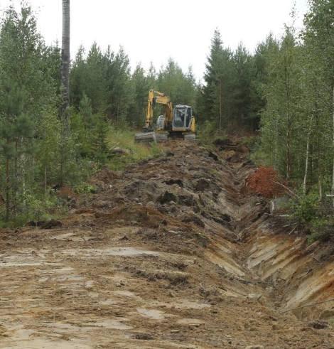 Kaivinkonetyö maksaa ~5 euroa per metri Yksinkertaisen metsätien rakentaminen kaivinkoneella on tottuneelta