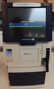 20 5 VERIKAASUANALYSAATTORI ABL90 FLEX ABL90 FLEX (kuva 6) verikaasuanalysaattori on pienikokoinen, kasettikäyttöinen, nopea, pienen näytemäärän vaativa analysaattori.