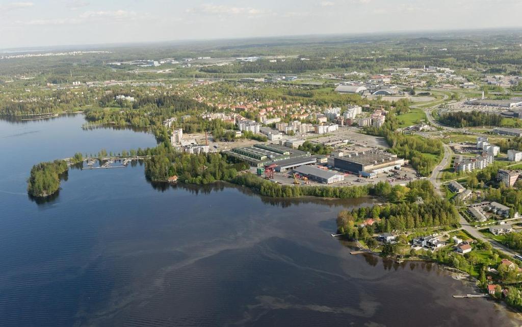 3 2. Maisema kohdalla, jossa Härmälänoja on viety putkeen. Sandbergin huvilan niemi on todennäköisesti kaavamuutosalueen alkuperäisimmän kaltaista rantaviivaa. 2.1 Järvimaiseman nykytila Asemakaavamuutoksen alue sijaitsee Pyhäjärven etelärannalla.