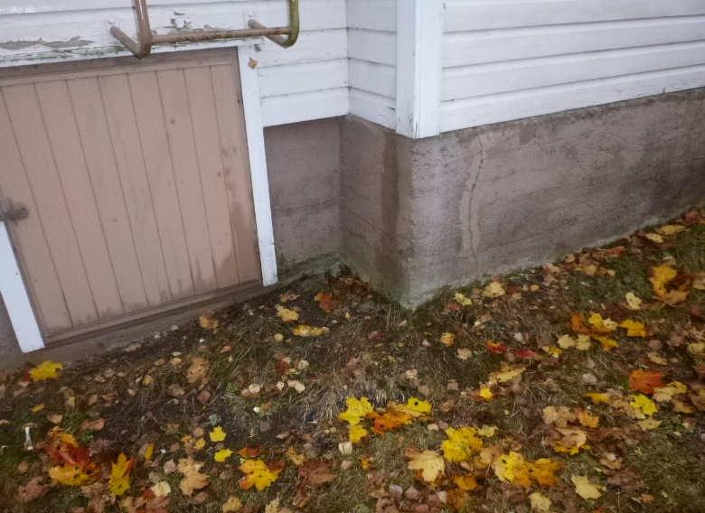vähintään kaksi kertaa