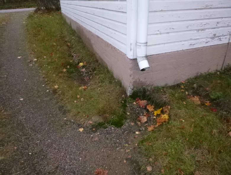 30-50 vuotta (huoltamattomuus vähentää ikää 25 %). Vuoden 1999 ohjeiden mukaan toteutettujen salaojajärjestelmien tekninen käyttöikä on 40-60 vuotta (huoltamattomuus vähentää ikää 25 %).