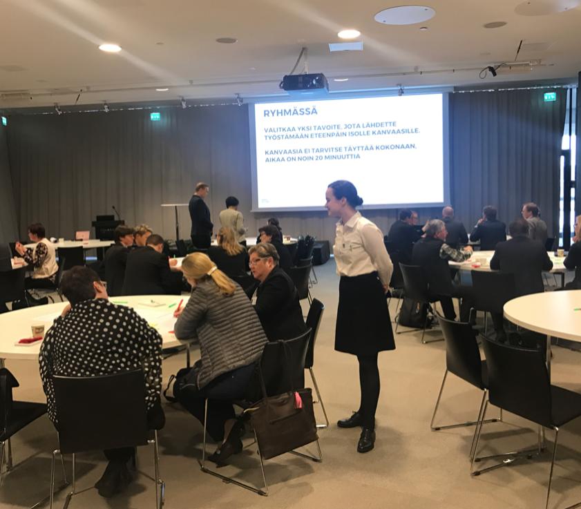 Työpajoissa eteneminen: Käynnistysseminaarissa ja visiotyöpajassa 1 kehitettiin verkkoaivoriihen ensimmäisiä tuotoksia.