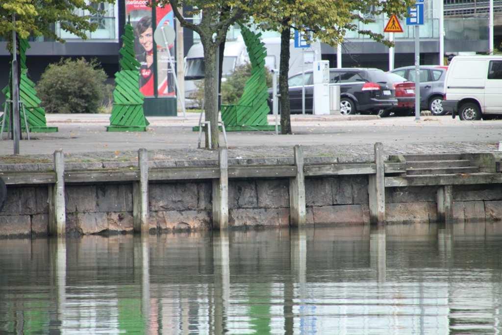 Laivalaiturin suojalaite on mahdollista toteuttaa myös rengasnipuista tehdyn suojalaitteen avulla.