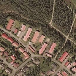 195 m 2, pysäköintialue n. 225m 2.