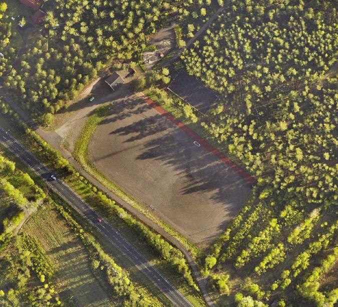 Ympärillä oleva lievealue lähimetsää C1 luokkaa 4 335 m 2, väylä/pysäköintialue kentälle kivituhkaa 625 m 2 - Pikkaralan kenttä osoitteessa