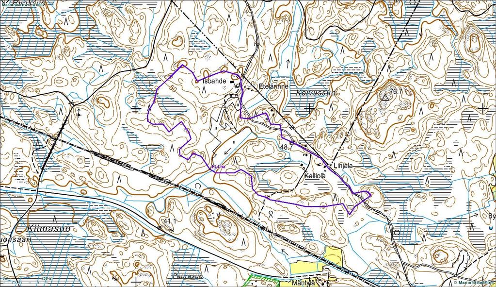 6 Kuva 3. Kosteikon valuma-alueen rajaus maastokartalla 1:8000, Pohjakartta Maanmittauslaitos lupa nro 326/MML/11. 3.3 Selvitys kosteikon vaikutusalueesta ja padotuskorkeuksista Kosteikkosuunnittelun edellyttämät maaston vaaitusmittaukset toteutettiin 26.