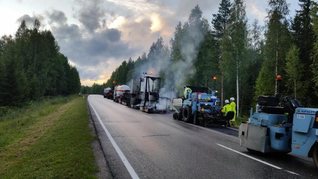 7 (32) Kuva 3. Uraremix-työkoneet töissä.