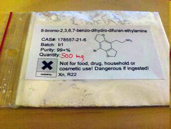 Bromodragonfly -Usein imeytettynä LSD-lappuja muistuttaviin paperilappuihin tai sokeripalaan -Vaikutuksiltaan LSD:n kaltainen hallusinogeeni 5-HT 2 -agonisti 1-agonisti -400