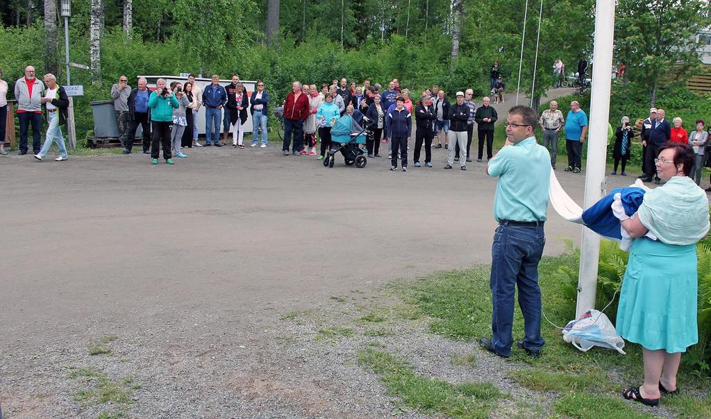 Sitä ennen oli tosin jo saunottu ja virittäydytty juhannusaaton tunnelmiin.