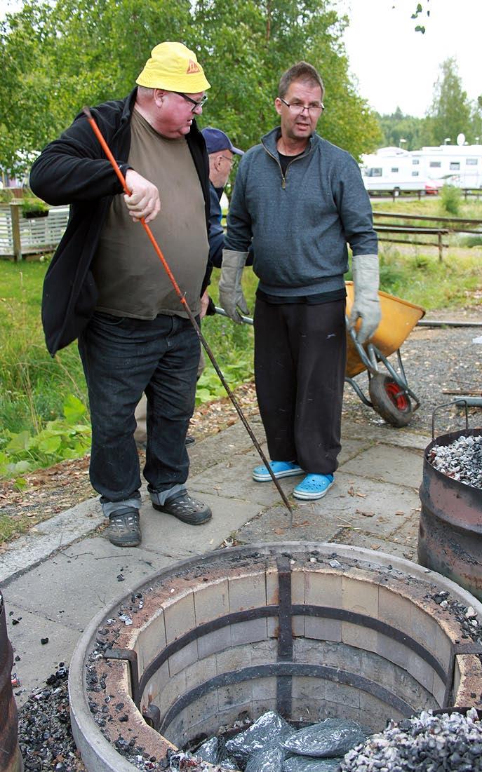 kappaletta ja niitä kypsennetään kahdeksan tuntia. Niin, tämä uunin täyttö on tehtävä kokeiltujen ja hyväksi havaittujen menetelmien mukaan.