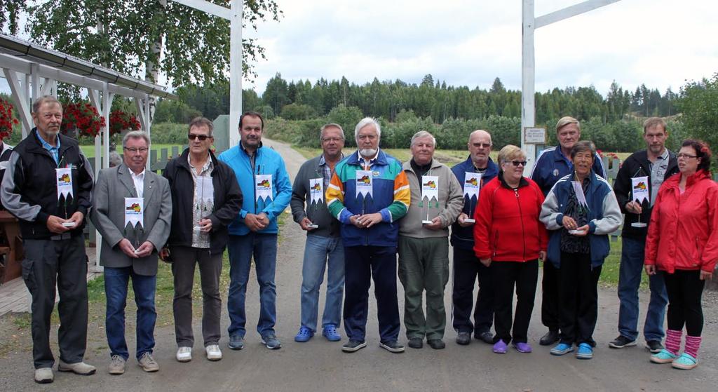 Yhdistyksen standaareja jaettiin SF-Caravan Kanta-Häme ry:n 45 vuotisjuhlan ja Tilkunpellon 35 vuotisjuhlan kunniaksi yhdistys tarjosi kakkukahvit Rosvopaisti-treffien osanottajille 26.8.