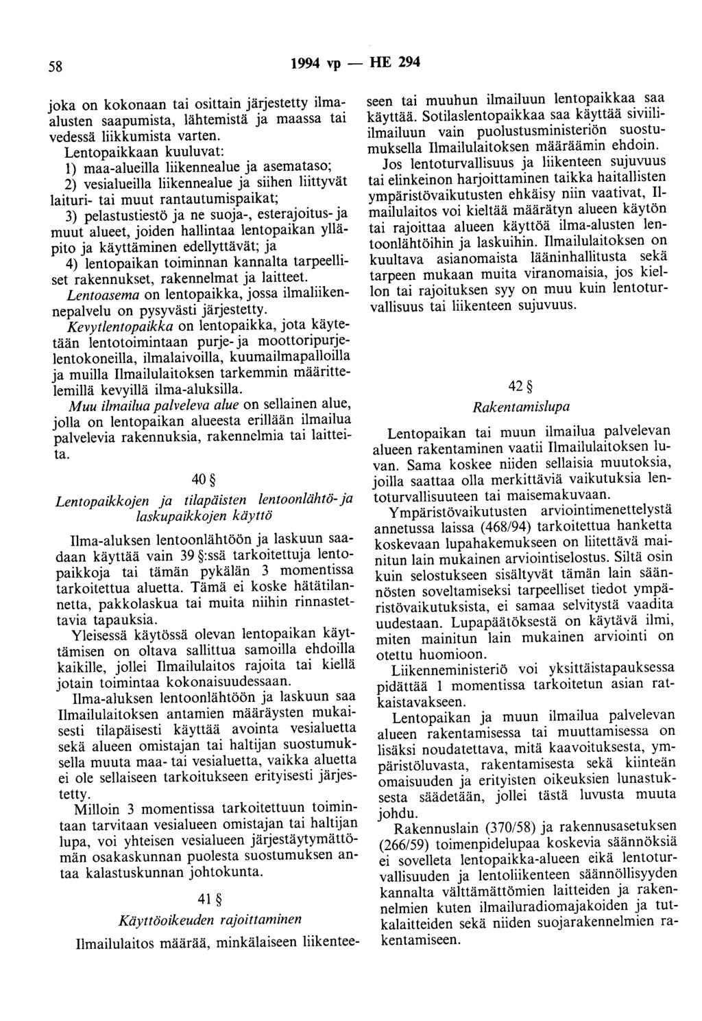 58 1994 vp- HE 294 joka on kokonaan tai osittain järjestetty ilmaalusten saapumista, lähtemistä ja maassa tai vedessä liikkumista varten.