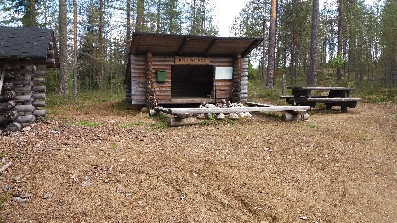 Kokkoharjun laella kulkevaa pitkää