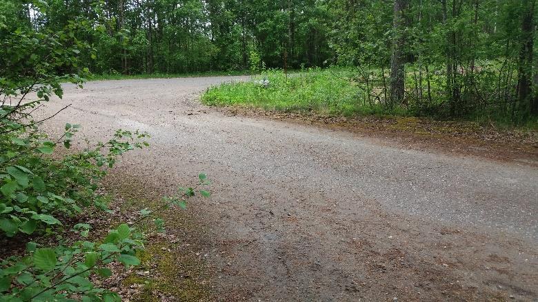 UKK-reitin  Muutaman 10m päässä tämä oikopolku tulee hiekkateiden