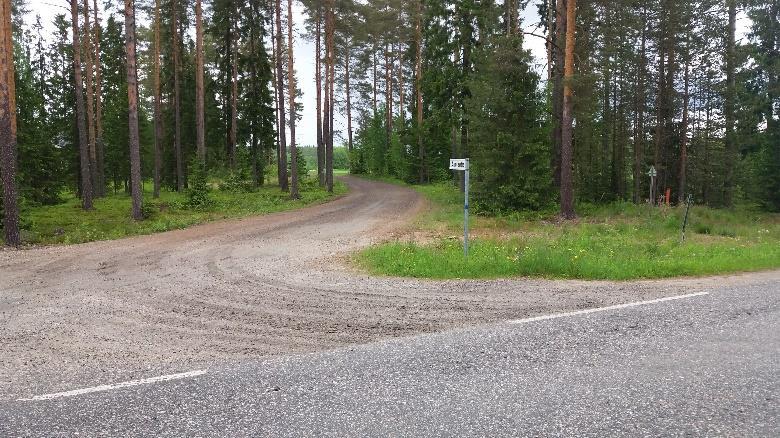 menevän tien ylitystä.