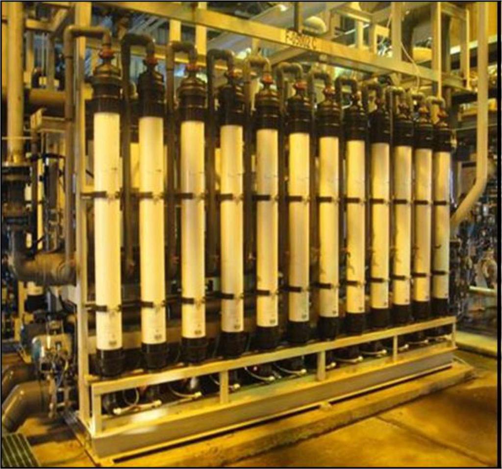 36 Kuva 11 Zeeweed1500 ultrasuodatusmoduuleita Petronasin metanolitehtaalla Malesiassa, jossa niitä käytetään esikäsittelynä ennen käänteisosmoosia, laitoksessa, joka