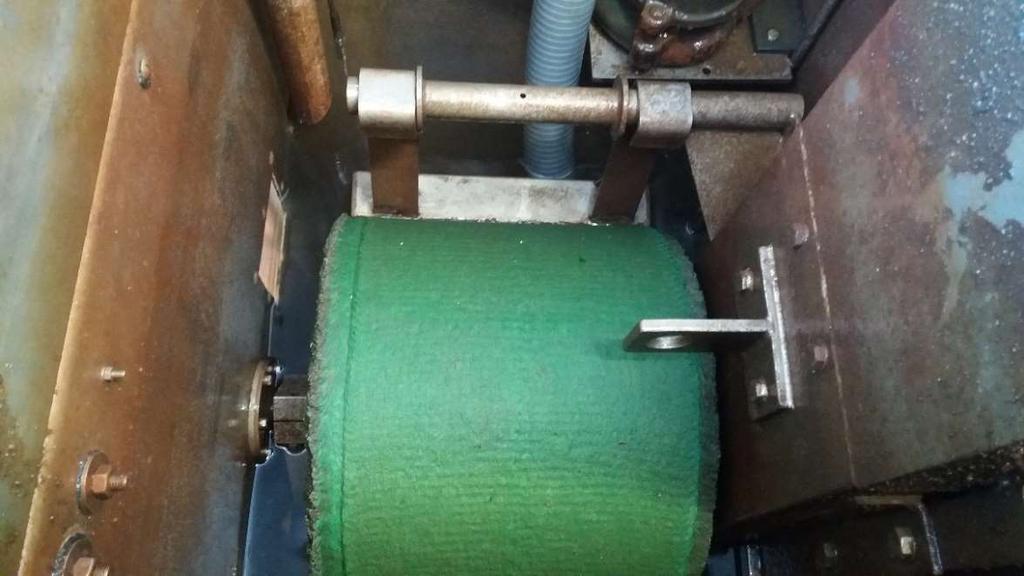 54 Kuva 2 Rumpusuodatin ylhäältä päin kuvattuna. Laitteen ollessa käytössä suodatusrumpu on kokonaan veden peitossa. 8.3.4. Ultrasuodatusyksikkö Zeeweed 1500 SW Pilot -ultrasuodatusyksikön yksinkertaistettu virtauskaavio on esitetty kuvassa 22.